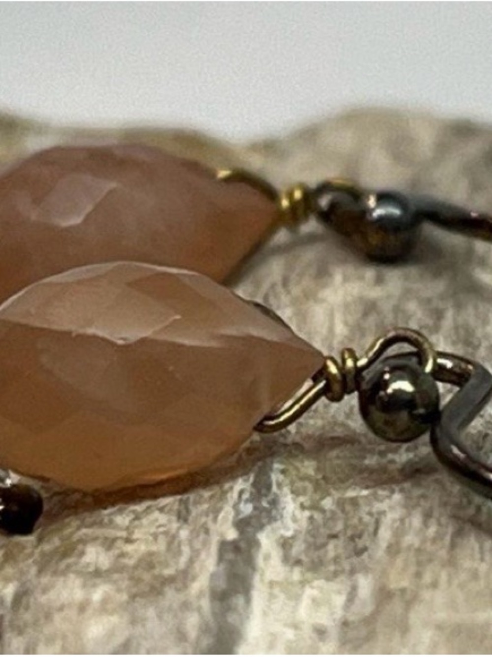Chan Luu 925 NWT Vermeil Peach Moonstone Bead Drop Dangle Hook On Earrings 1.6g - Picture 11 of 13